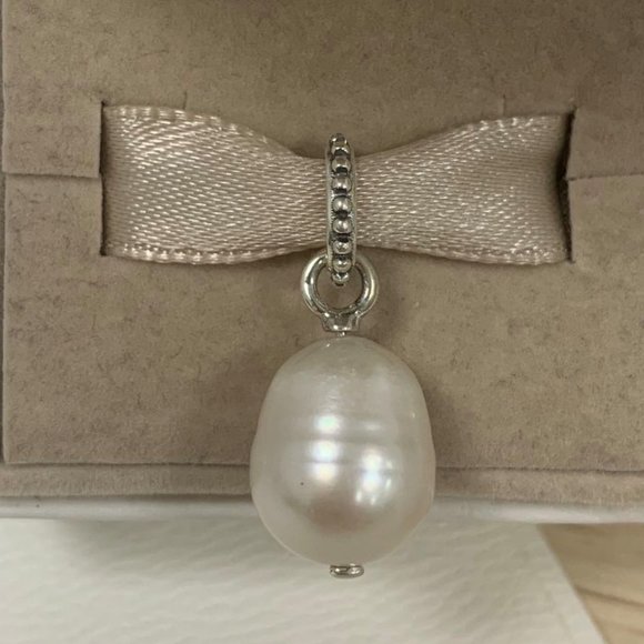 Pandora Freshwater Cultured Baroque Pearl Pendant - Picture 2 of 4